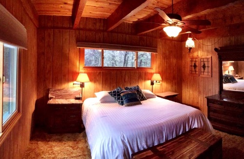 Phoenix Lake-Cedar Ridge Casa | Golden Chain Ranch en el lago Phoenix