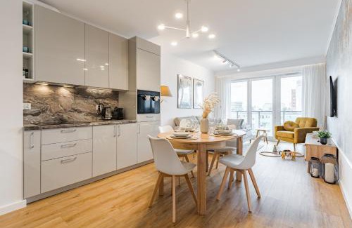 Przymorze Apartamento | Golden Reagan by Aparo - Nowy Apartament, Winda, Łóżeczko Turystyczne, Plaża 500m, Balkon, 2 Sypialnie oraz Salon, Rowerownia, Biurko