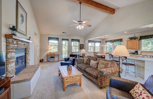 Angels Camp Casa | Golden Rule Cottage-located on golfcourse