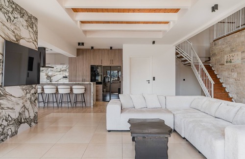 Sfakaki Villa | Único lujo 6 dormitorios frente a la playa Villa con excelentes vistas.