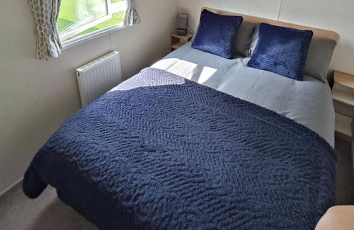 Kinmel Bay Cabina | Golden Sands 3-Bed Caravan, Parking & Pet Friendly