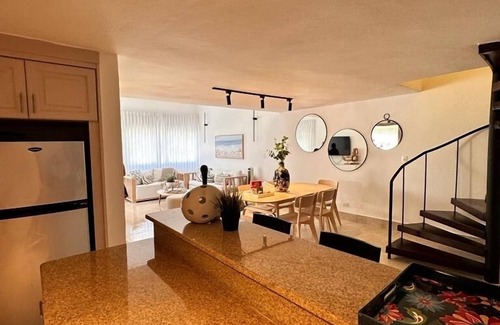 Los Brazos Condominio | Golden Sands Beachfront 3-bed Penthouse @ Emotions