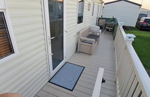 Kinmel Bay Cabina | Seaside Caravan - Sleeps 6, Parking & Veranda