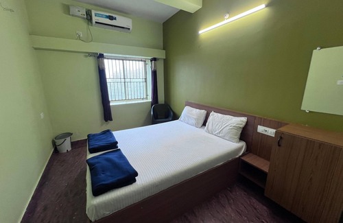 Hireguthi Hotel | Golden SeaView