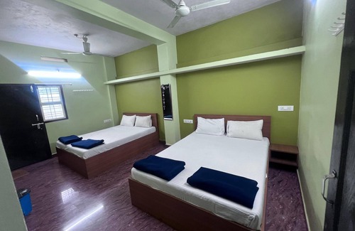 Hireguthi Hotel | Golden SeaView