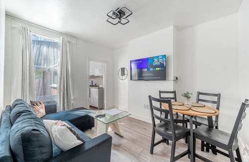 South Harrow Apartamento | Golden Spa- Easy commute to Wembley and Central London