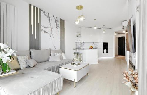 Nivy Apartamento | Golden Suite, RIVER&OLD TOWN VIEW, FREE Parking