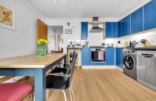 Brighton Casa | Golden Sunset House Free Parking By My Getaways