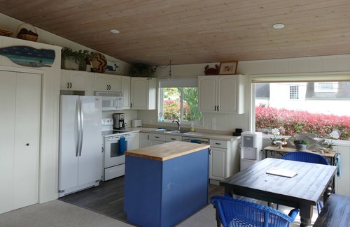Lummi Island Casa | Golden Sunset/w Hot Tub & Beach and Free Standing "Mother In-Law" apartment