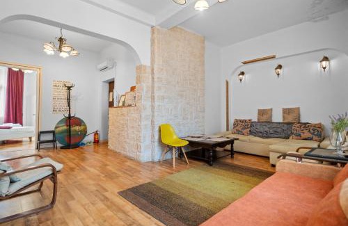 Bucharest City-Centre Apartamento | Golden Villa - in the Heart of Old Town Bucharest