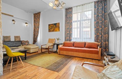 Bucharest City-Centre Apartamento | Golden Villa - in the Heart of Old Town Bucharest