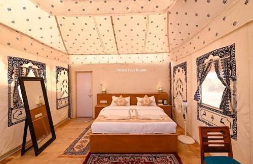 Amar Sagar Pol Otro | Golden Villa Luxury Camp