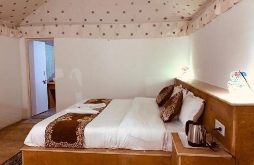 Amar Sagar Pol Otro | Golden Villa Luxury Camp