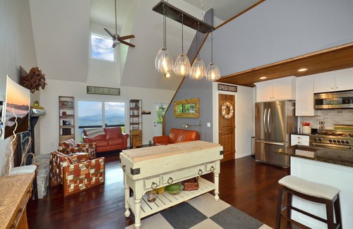 Waynesville Casa | Golden Vista-A 4000 pies, Golden Vista es una combinación única de aliento.