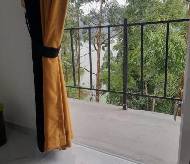 Hatton Cabina | Golden Waters Stay & Dine