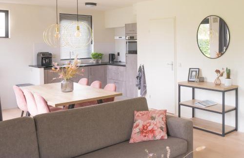 Ewijk Casa | Goldenescape 6P Vrijstaand Huis met royale tuin en Hottub