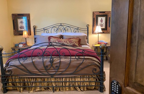 Aiken Cama Y Desayuno | Goldfinch Room - The Birdnest Inn