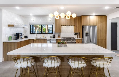 Racquet Club South Casa | GoldFinger - Recently Renovated Palm Springs Luxury
