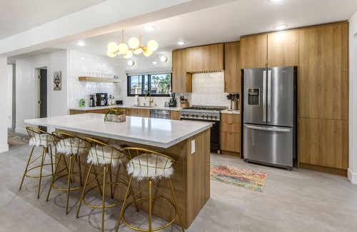 Racquet Club South Casa | GoldFinger - Recently Renovated Palm Springs Luxury
