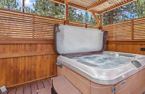 Woodlands Casa | Goldies Getaway - Beautiful Modern Cabin With Hot Tub! Game Room With Foosball And Ping Pong Table! 3 Bedroom Home