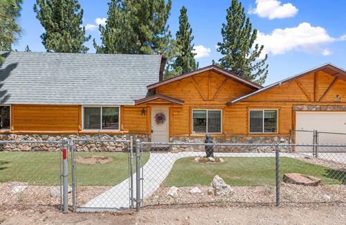 Woodlands Casa | Goldies Getaway - Beautiful Modern Cabin With Hot Tub! Game Room With Foosball And Ping Pong Table! 3 Bedroom Home