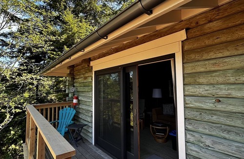 Tofino Cabina | Golds Cottage Private, Ocean Views, Close to Town