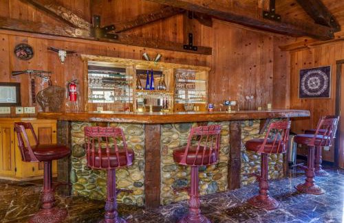Oakhurst Casa | Goldside Mansion w/sleeping for 20 and tons of fun
