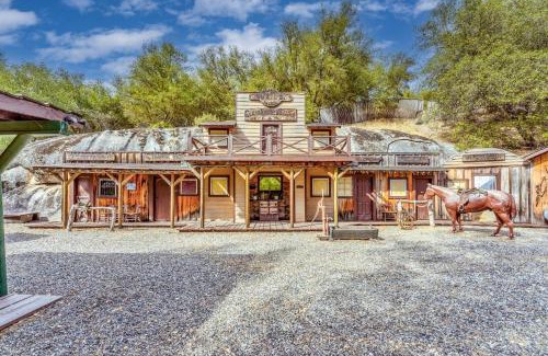 Oakhurst Casa | Goldside Mansion w/sleeping for 20 and tons of fun