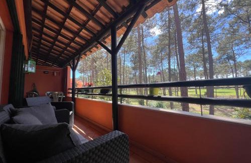 Charneca de Caparica e Sobreda Apartamento | Golf and Beach Serenity