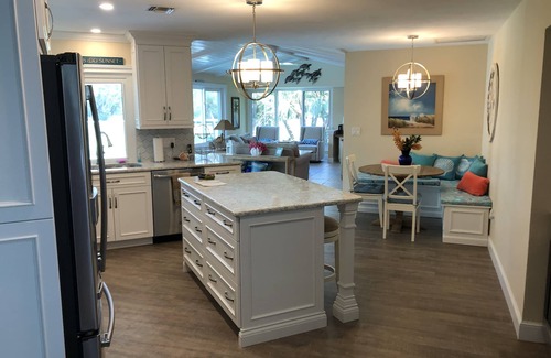 Beachview Country Club Estates Casa | Golf Breeze Villa: paseo corto a la playa, vistas a la calle Club de golf Sanibel Island