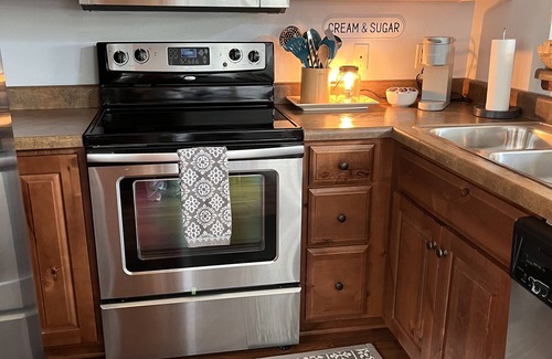 Spirit Lake Cabina | GOLF CART, VIEW & FIREPLACE! Perfect Family Getaway! Bridges Bay Cabin