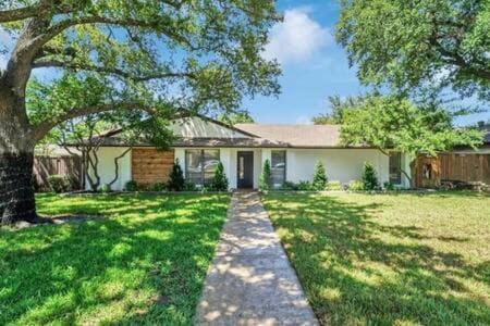 Richardson Casa | Golf Club Poolside Paradise