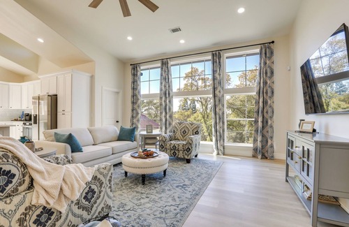 Auburn Apartamento | Golf Course Across Street: Modern Auburn Apartment