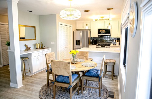 Ocean Ridge Condominio | Golf course adjacent, beach-themed condo with sunroom, washer/dryer, & AC