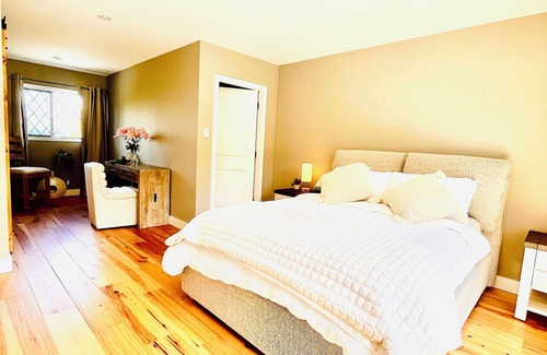 Regional District of Nanaimo Cama Y Desayuno | Golf Course and Beach View Room in a desirable location near Qualicum Beach town