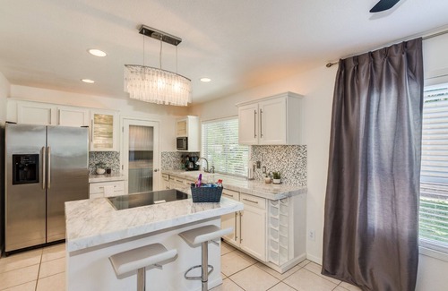 Bellair Casa | Golf Course Condo, Sleeps 9