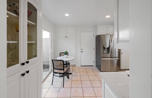 Thousand Oaks Casa | Golf course & Mountain View with Jacuzzi. Peaceful home. Family friendly.