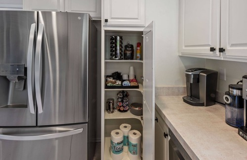 Thousand Oaks Casa | Golf course & Mountain View with Jacuzzi. Peaceful home. Family friendly.