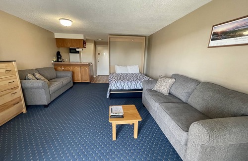 Wolfeboro Apartamento | Golf course/mountain views with lake access