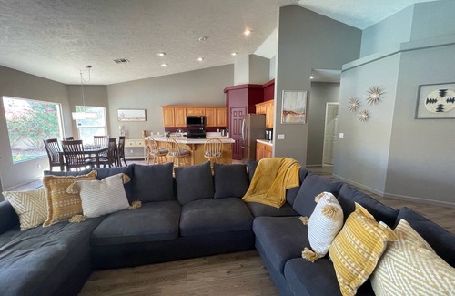 Mesquite Casa | Golf Course Oasis w/private pool --- close to everything