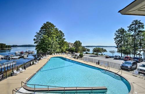 Salem Apartamento | Golf Course View Modern Keowee Key Condo!