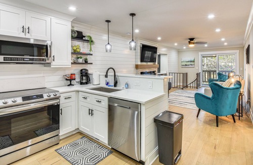 Salem Condominio | Golf Course View: Modern Keowee Key Condo!