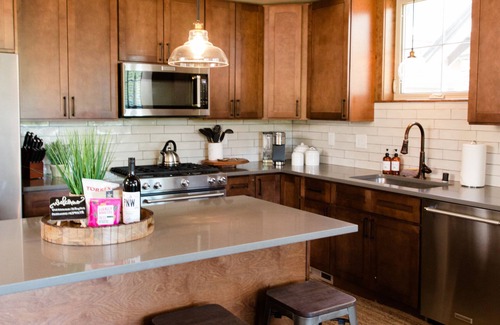 Cle Elum Cabina | Golf course view, private hot tub, close to the winery and more!