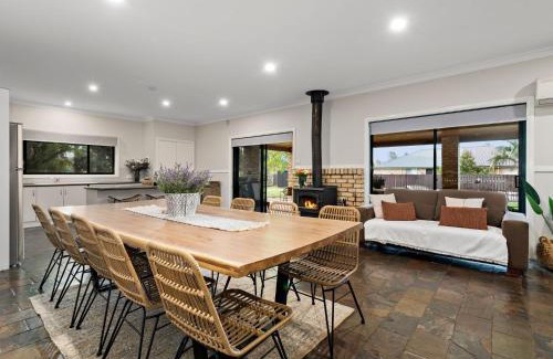 Cessnock Casa | Golf Course Views at Stonebridge 5mins to Vineyards