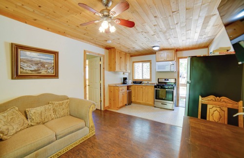 Cobb Cabina | Golf & Hike: Cobb Mountain Cabin in Scenic Forest!