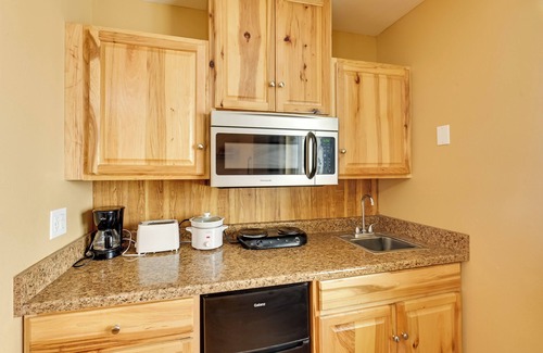 Malta Apartamento | Golf & Hike: Pet-Friendly Studio in Malta!