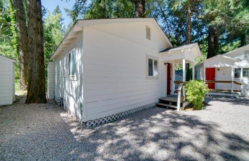 Cobb Casa | Golf, Hike, Sip Wine Cobb Mountain Cabin with Patio
