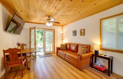 Cobb Casa | Golf, Hike, Sip Wine Cobb Mountain Cabin with Patio
