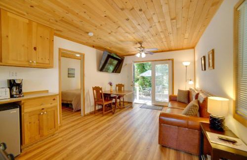 Cobb Casa | Golf, Hike, Sip Wine Cobb Mountain Cabin with Patio