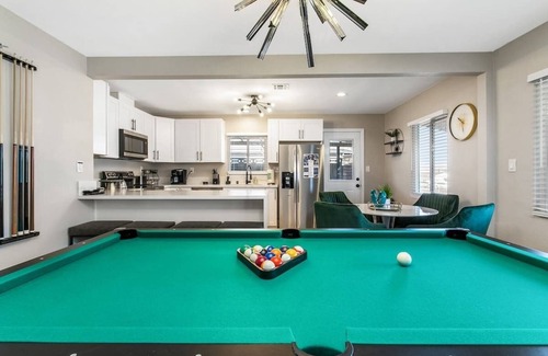 Townsite Casa | Golf, Hot Tub, Pool Table - Remodeled 3BR LV Home